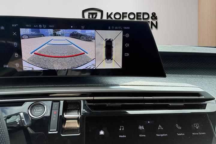 Blå Peugeot e-3008 fra 2025