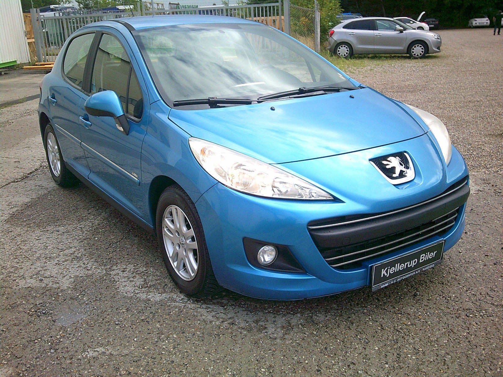 Gul Peugeot 207 fra 2012