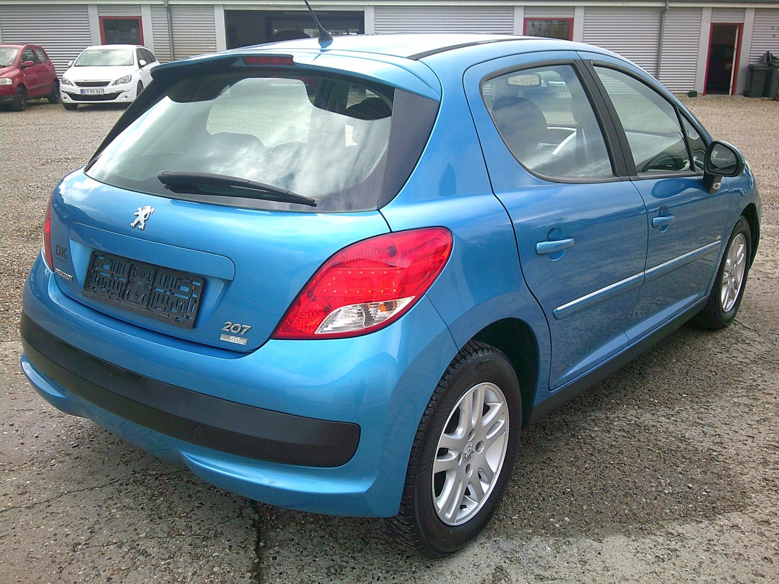 Gul Peugeot 207 fra 2012