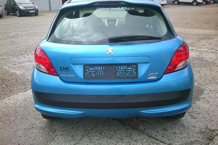 Gul Peugeot 207 fra 2012