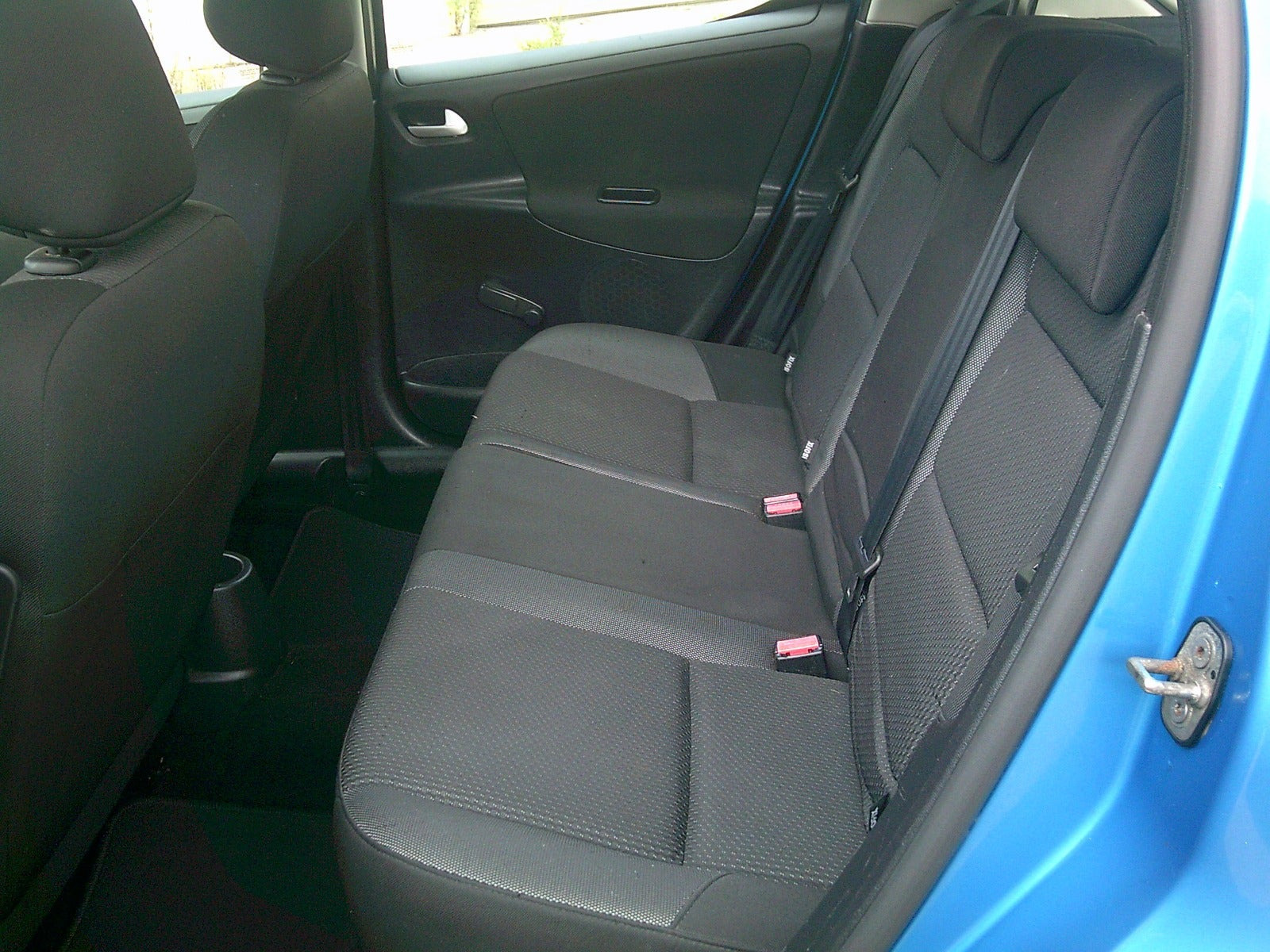Gul Peugeot 207 fra 2012