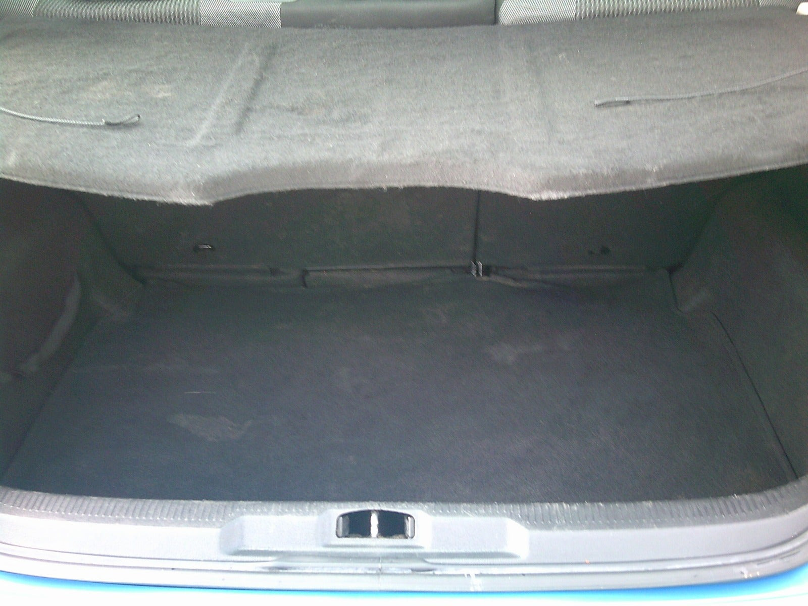Gul Peugeot 207 fra 2012