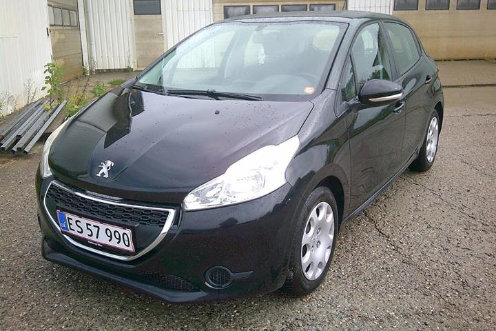 Gul Peugeot 208 fra 2015 set udefra