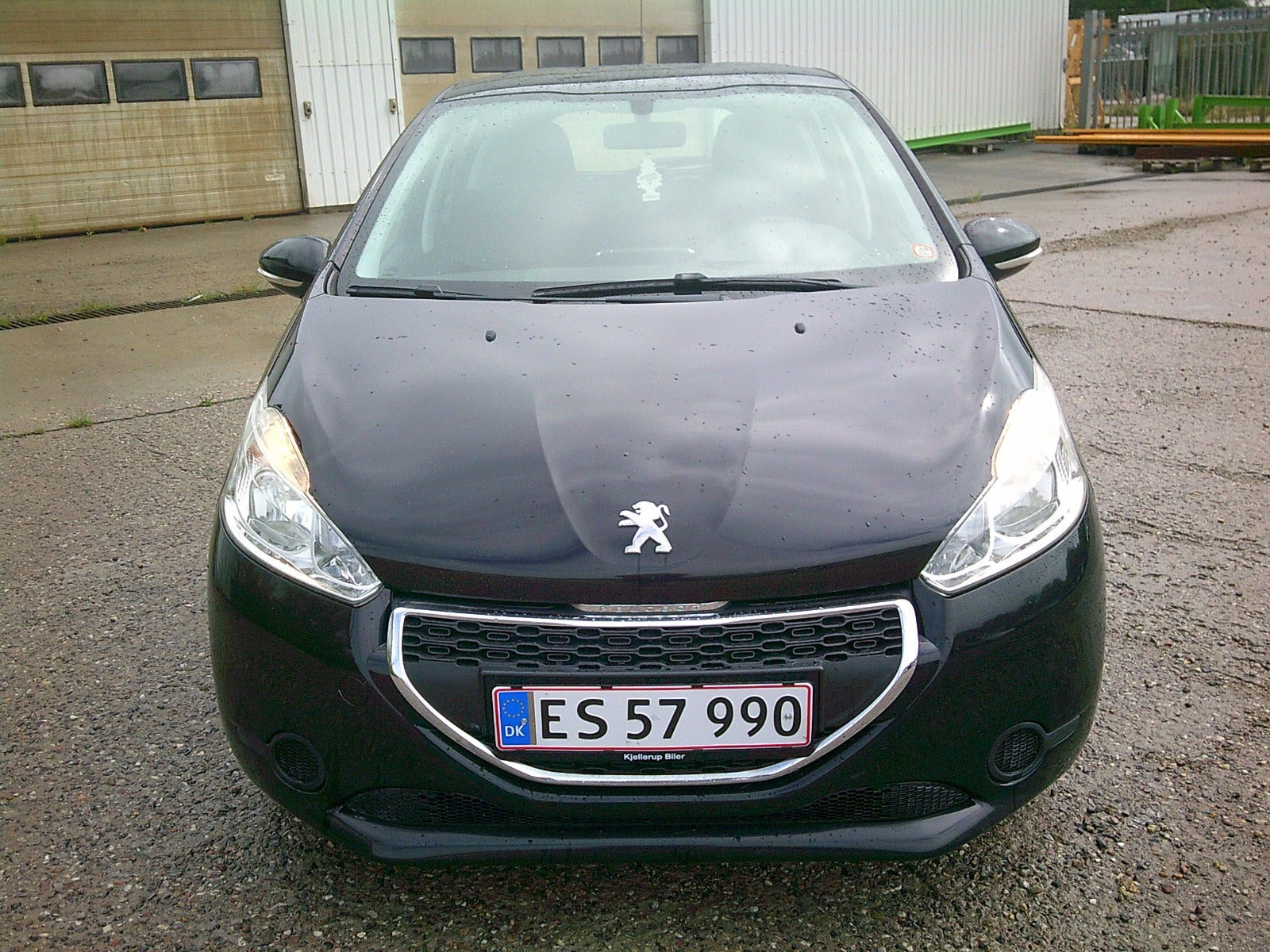 Gul Peugeot 208 fra 2015