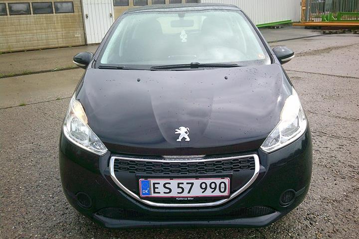 Gul Peugeot 208 fra 2015