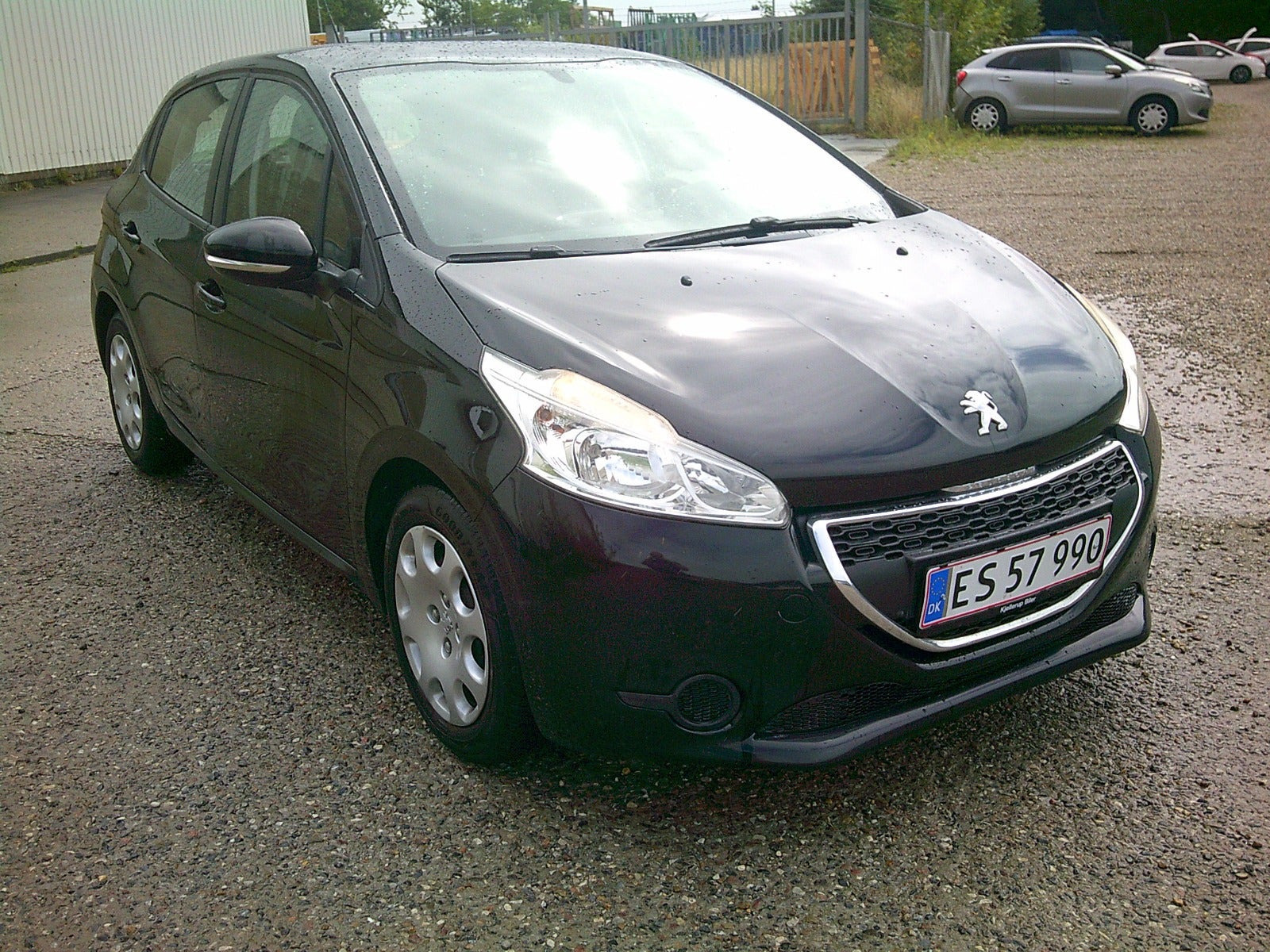 Gul Peugeot 208 fra 2015