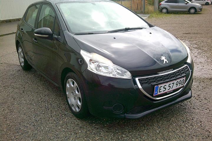Gul Peugeot 208 fra 2015