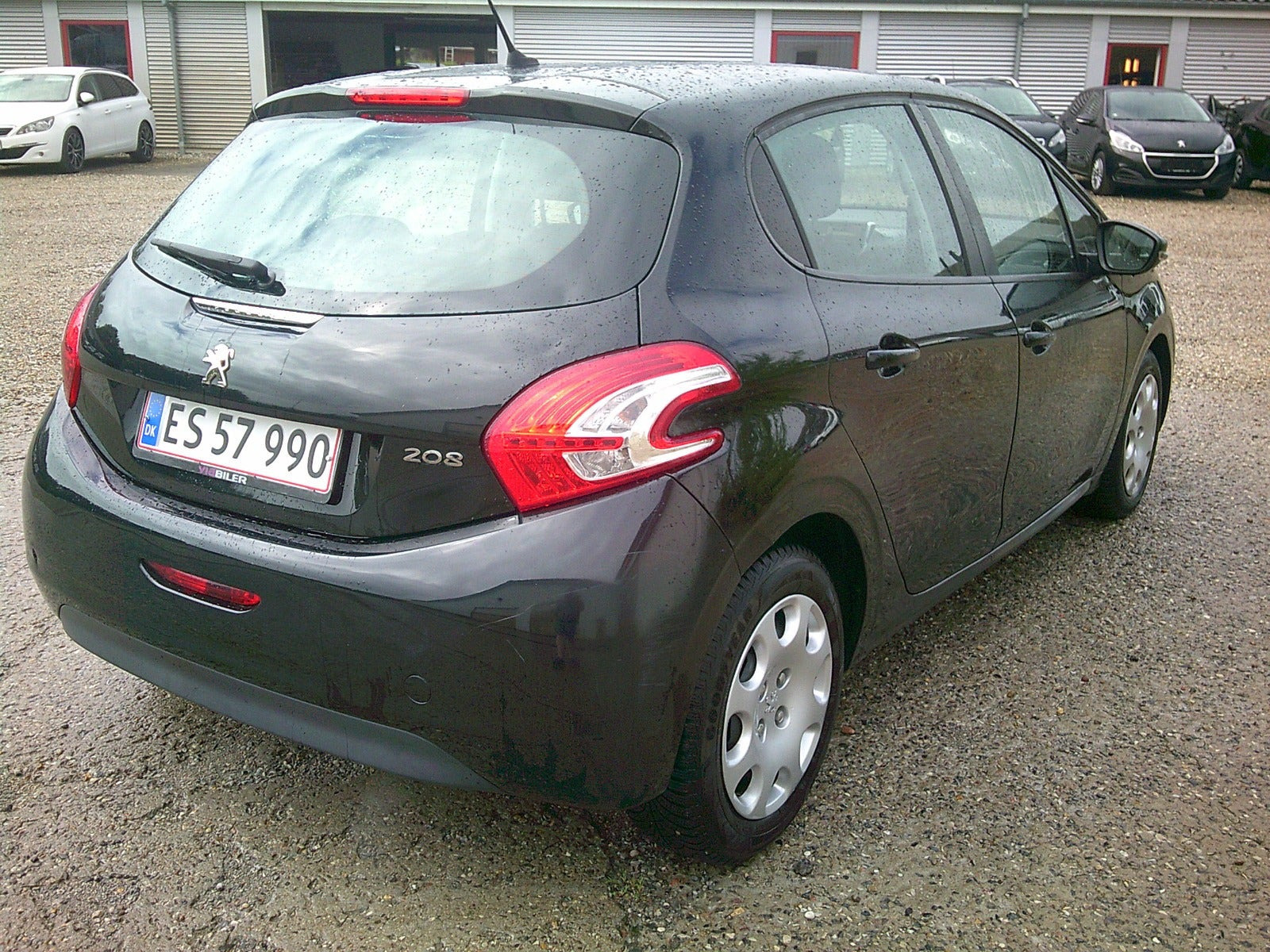 Gul Peugeot 208 fra 2015
