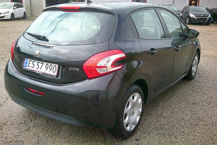 Gul Peugeot 208 fra 2015