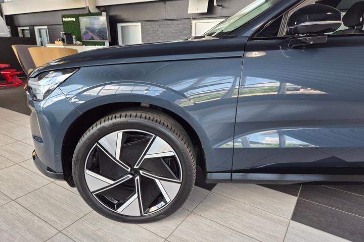 Blå Volvo EX90 fra 2025