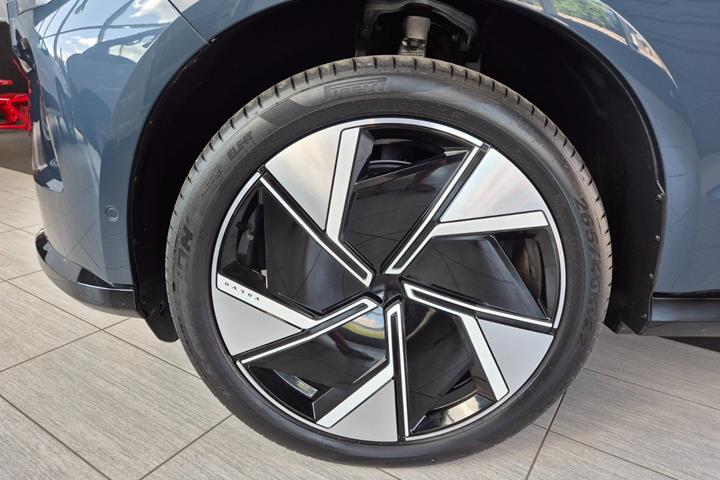 Blå Volvo EX90 fra 2025