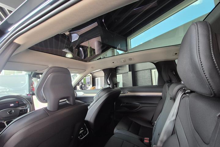 Blå Volvo EX90 fra 2025