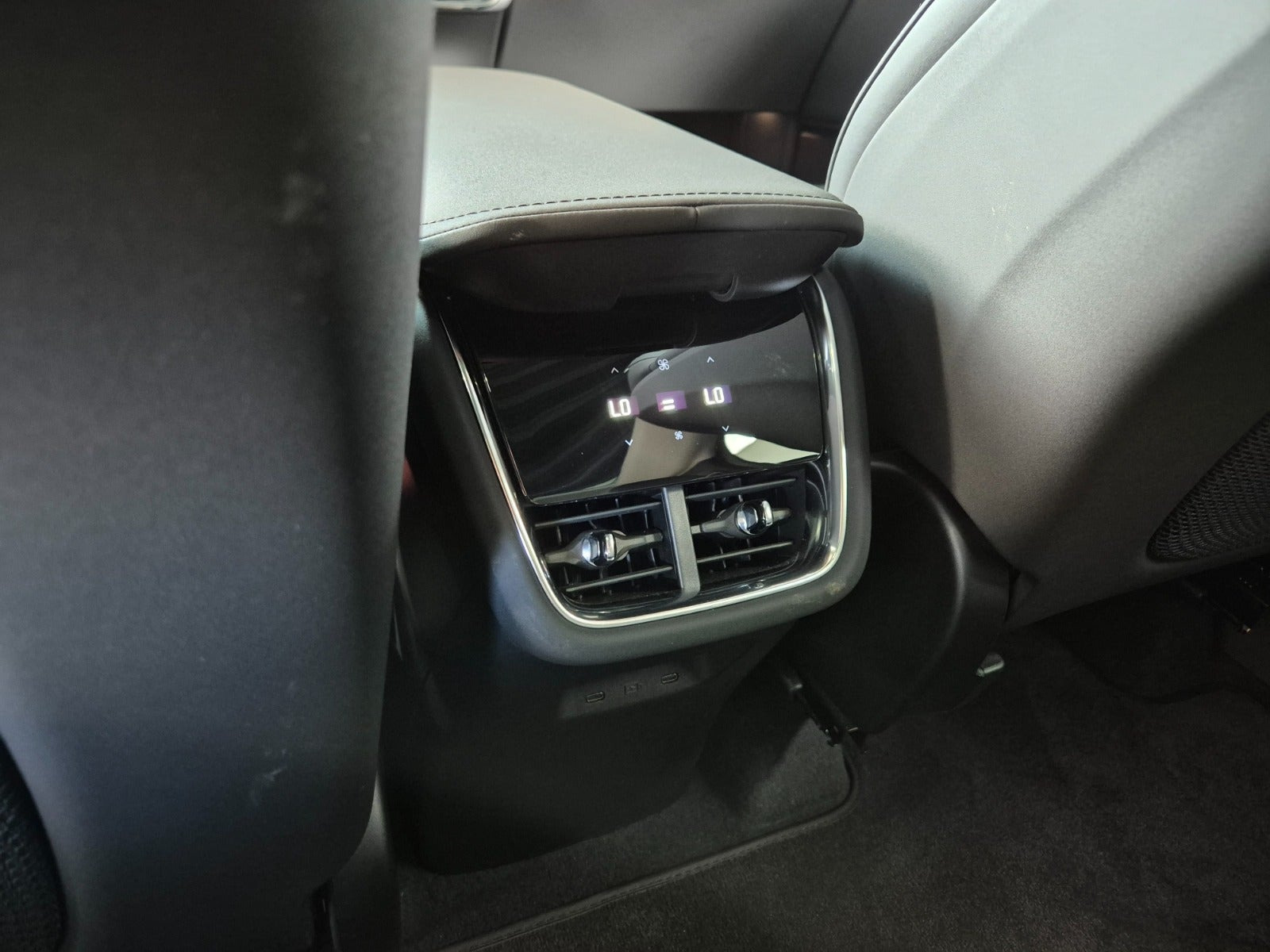 Blå Volvo EX90 fra 2025