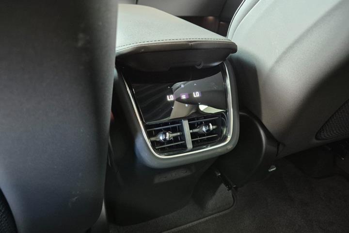 Blå Volvo EX90 fra 2025
