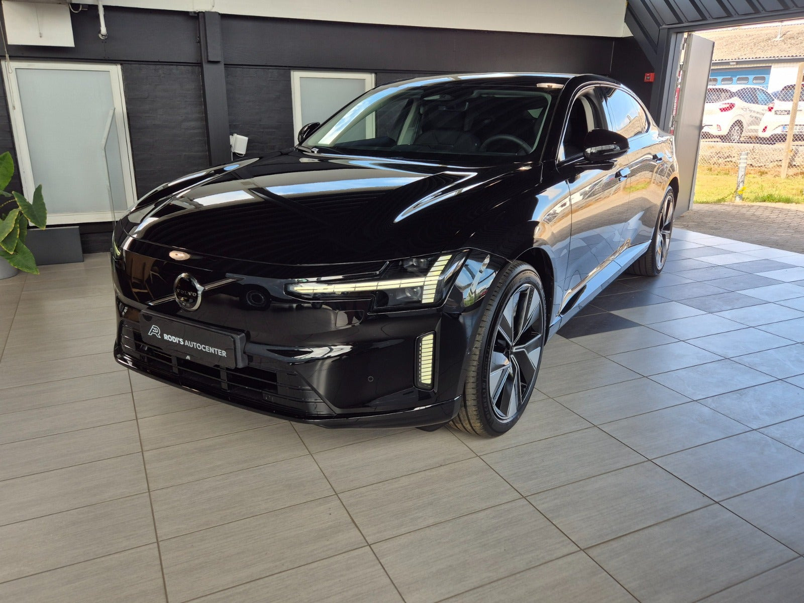 Volvo ES90 Extended Range Plus