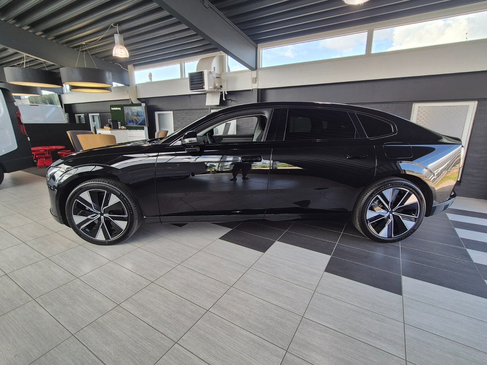 Sort Volvo ES90 fra 2026