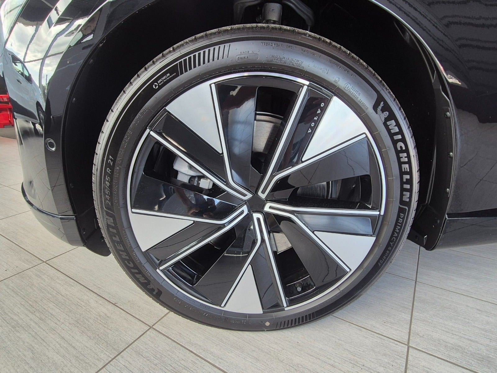 Sort Volvo ES90 fra 2026