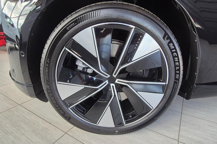 Sort Volvo ES90 fra 2026