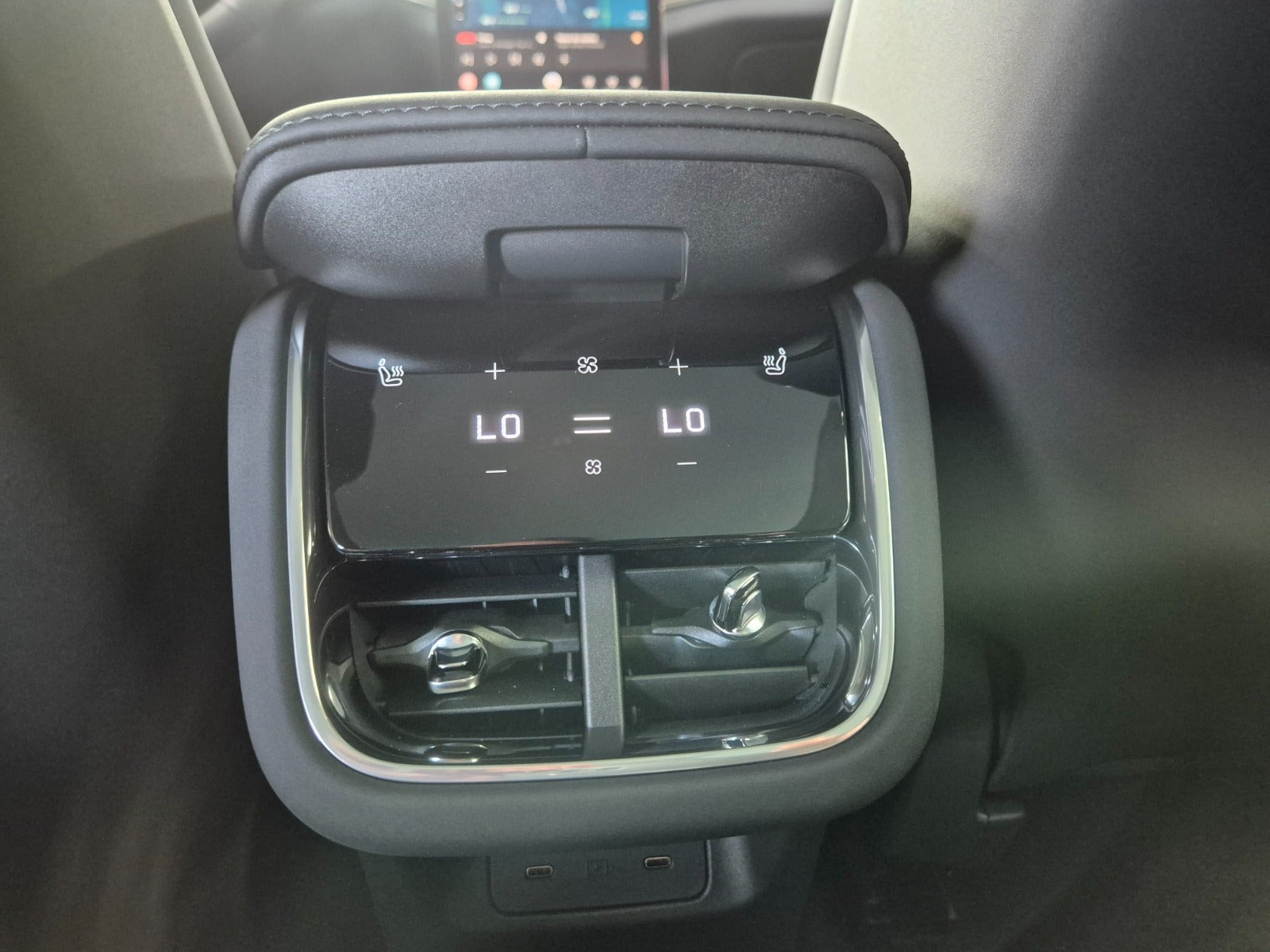 Sort Volvo ES90 fra 2026