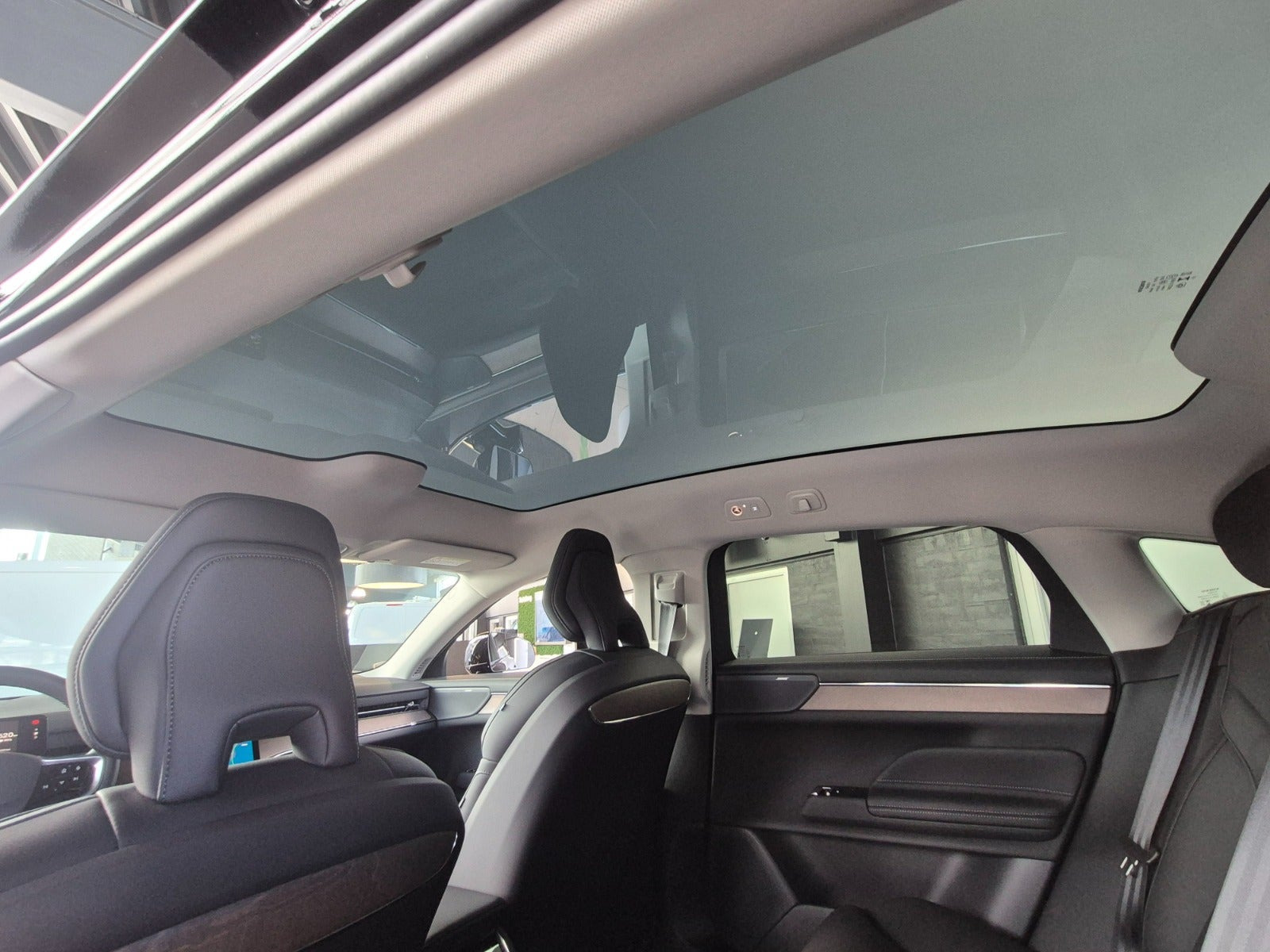 Sort Volvo ES90 fra 2026