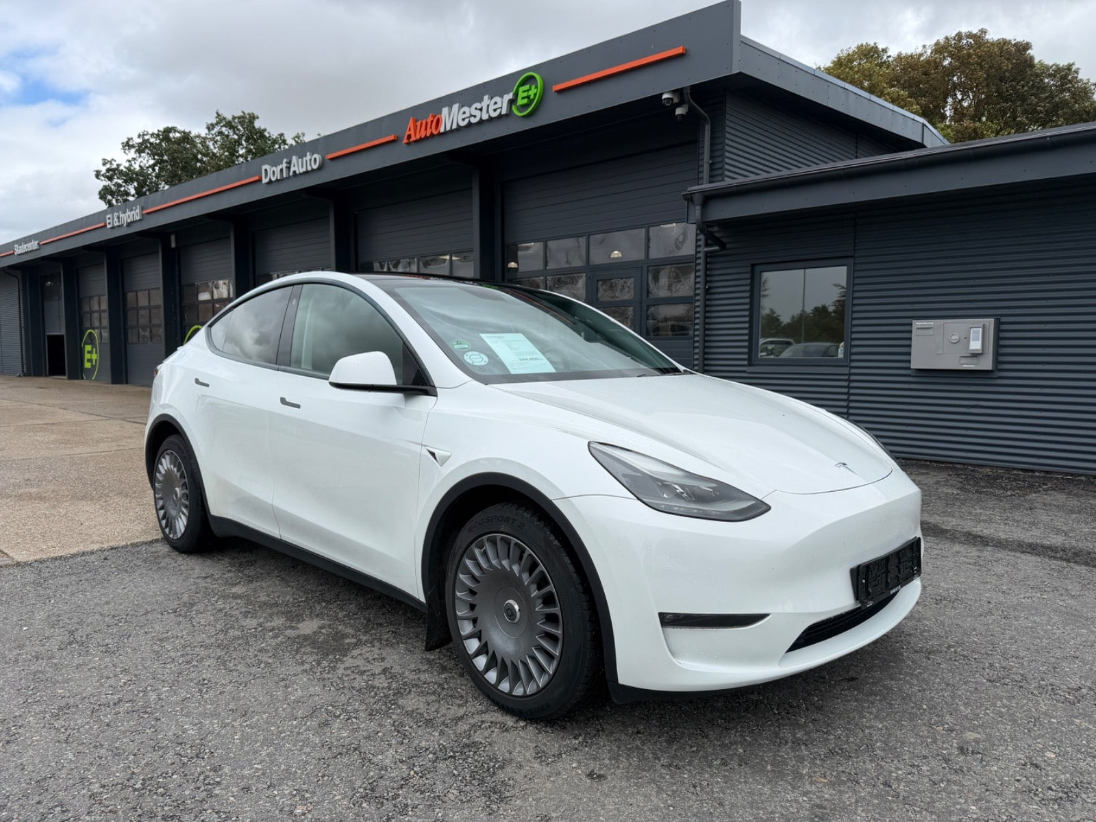 Tesla Model Y Long Range AWD