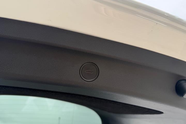 undefined Tesla Model Y fra 2023
