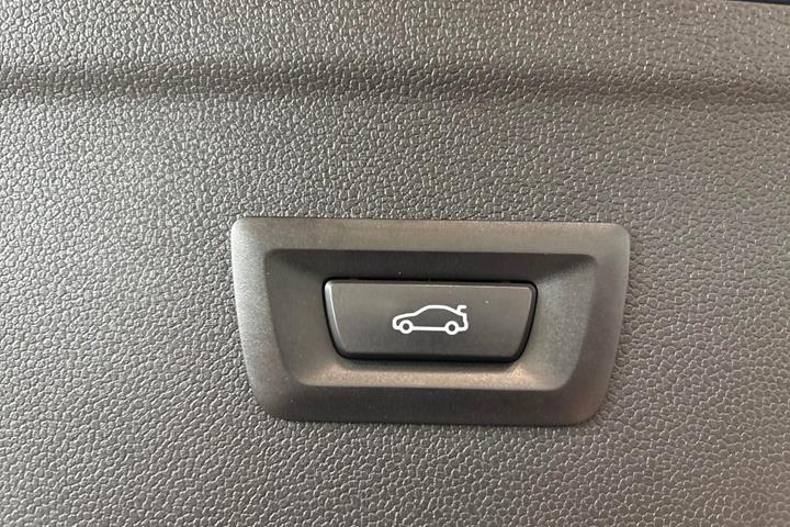 Blå BMW iX fra 2022