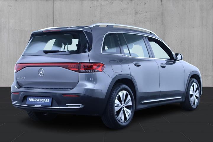 Grå Mercedes EQB250 fra 2023