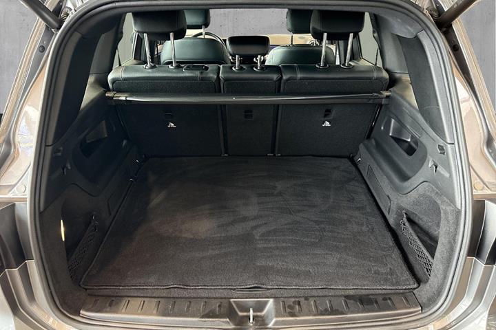 Grå Mercedes EQB250 fra 2023