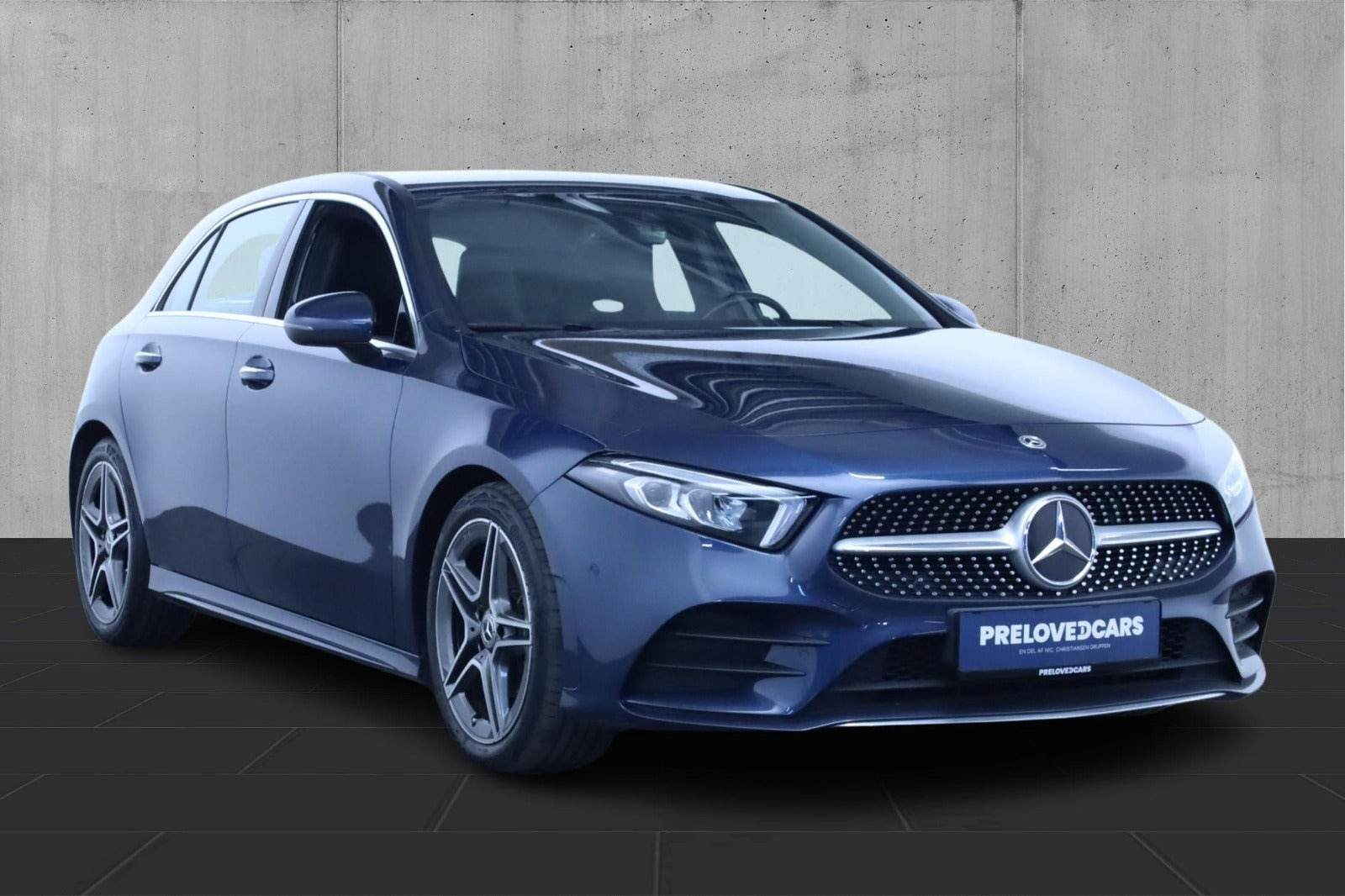 Blå Mercedes A200 fra 2023