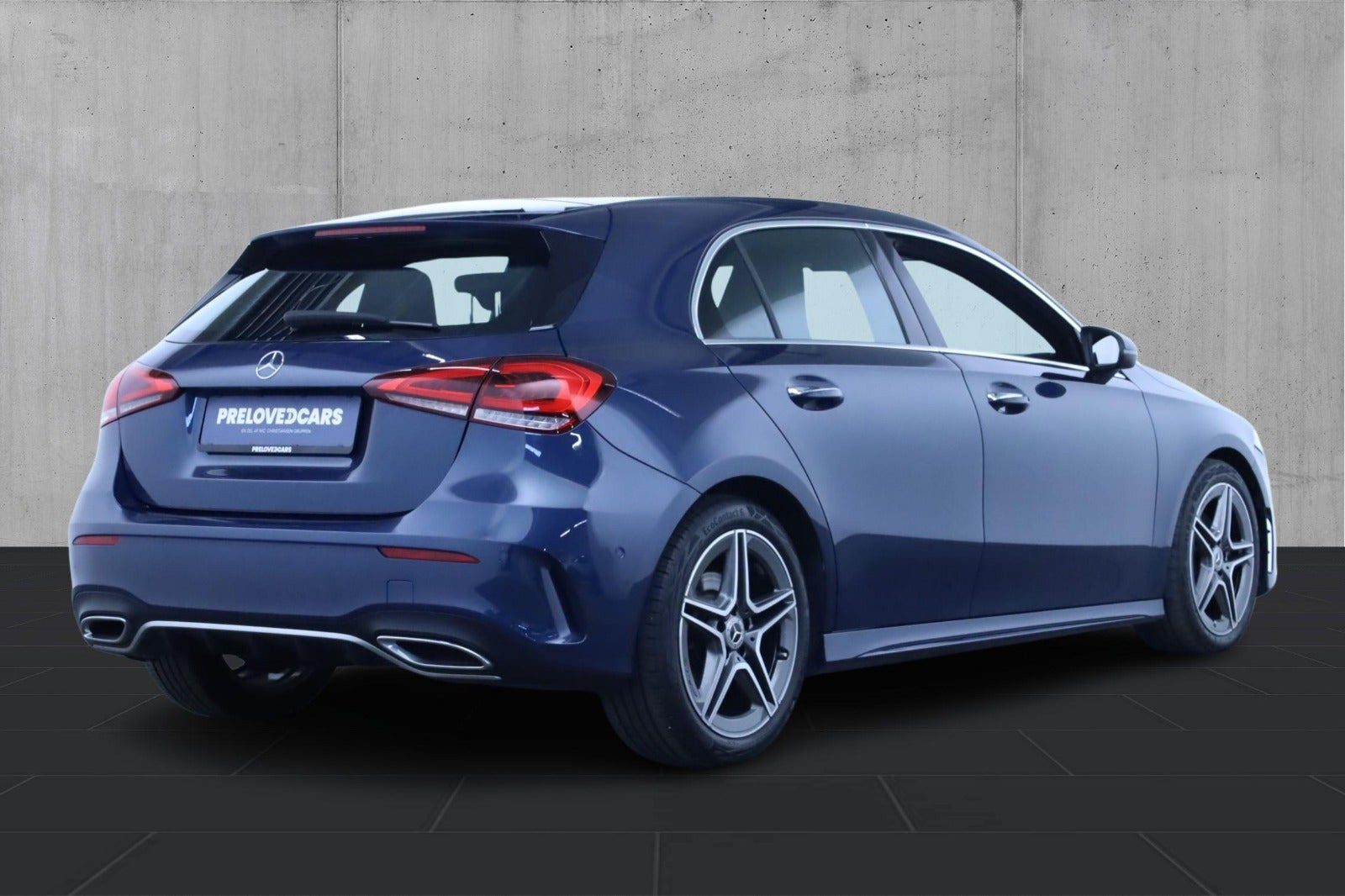 Blå Mercedes A200 fra 2023