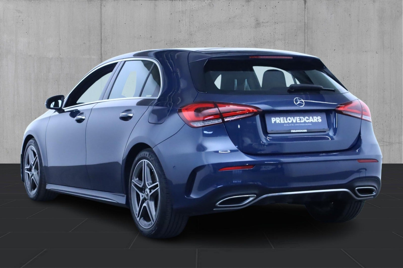 Blå Mercedes A200 fra 2023