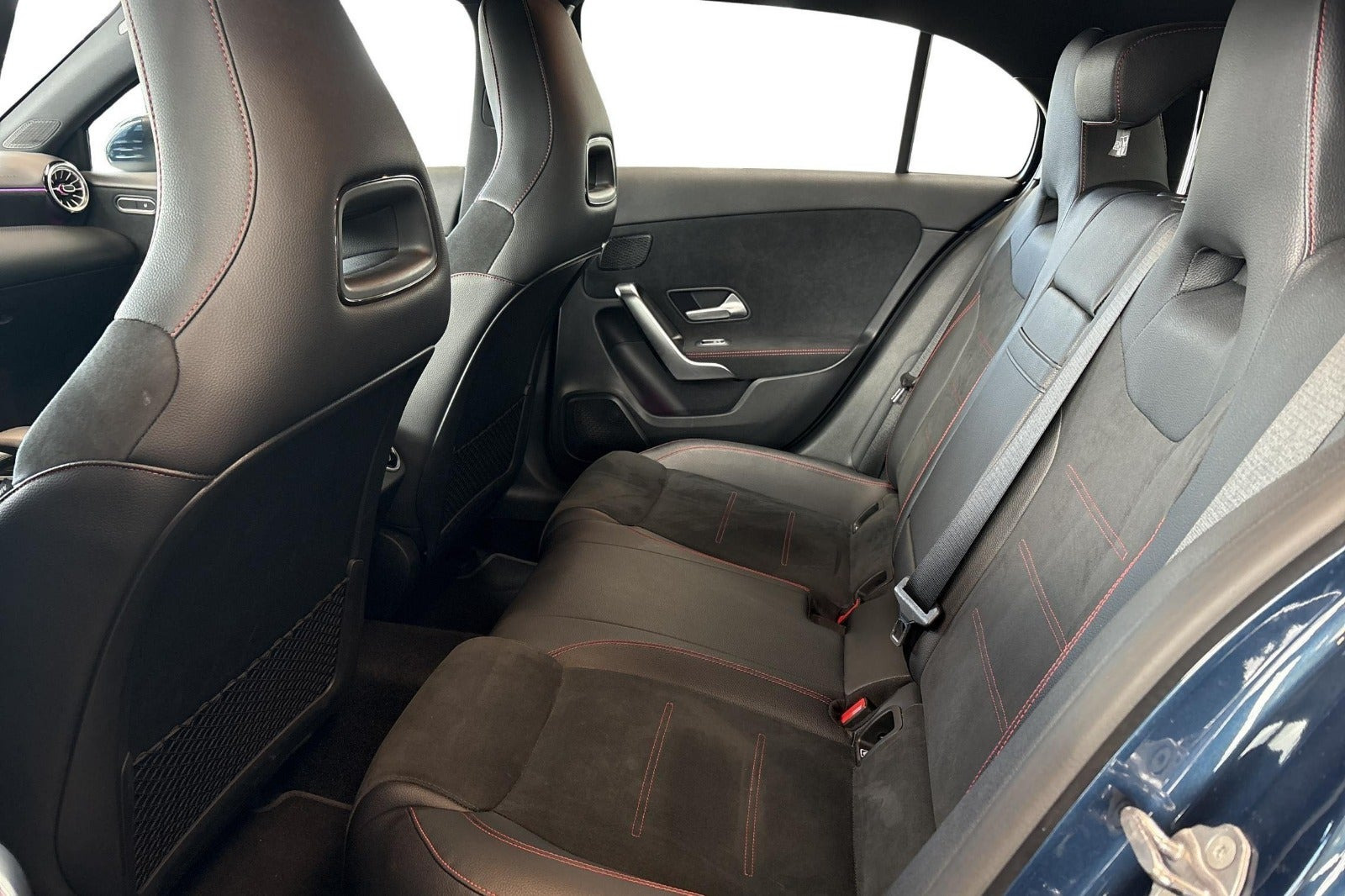 Blå Mercedes A200 fra 2023