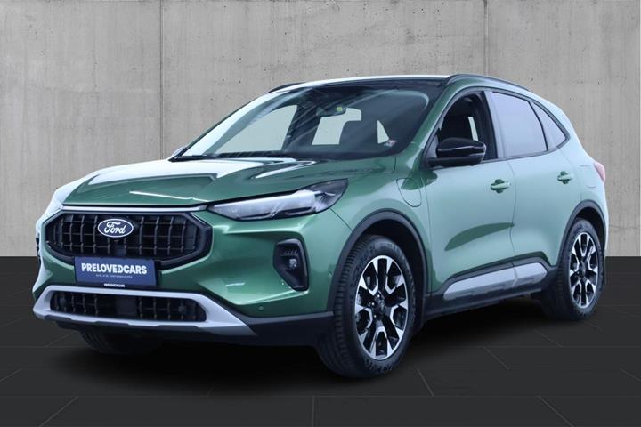 Grøn Ford Kuga fra 2025 set udefra