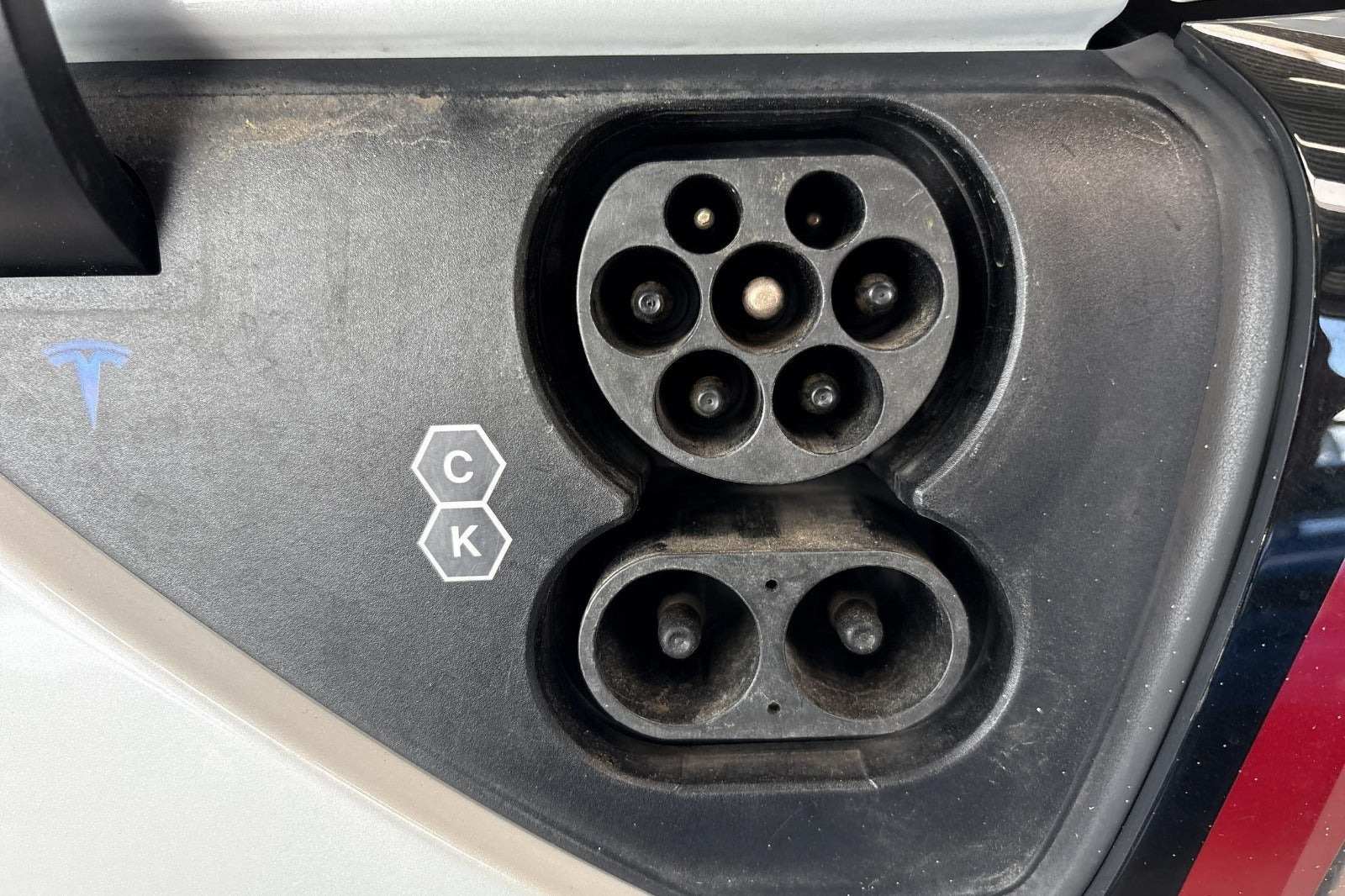 Hvid Tesla Model Y fra 2022