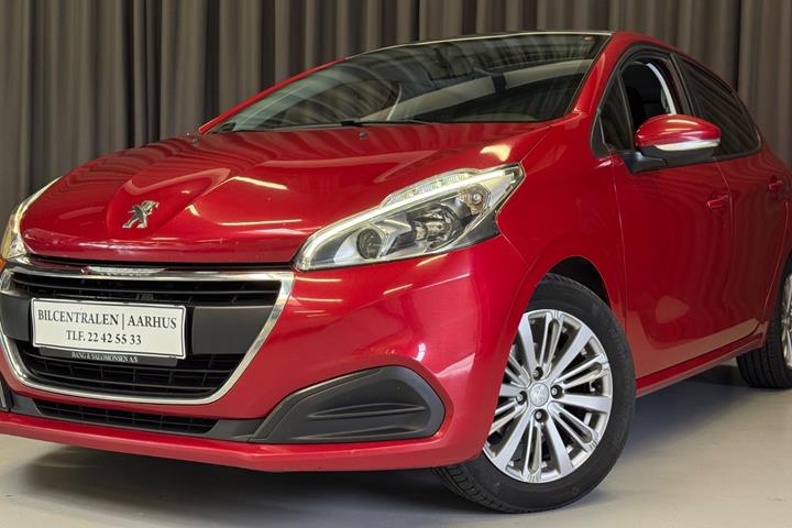 Grå Peugeot 208 fra 2016