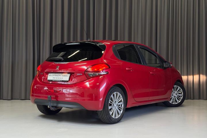 Grå Peugeot 208 fra 2016
