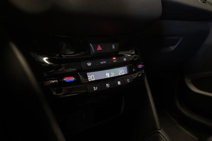 Grå Peugeot 208 fra 2016