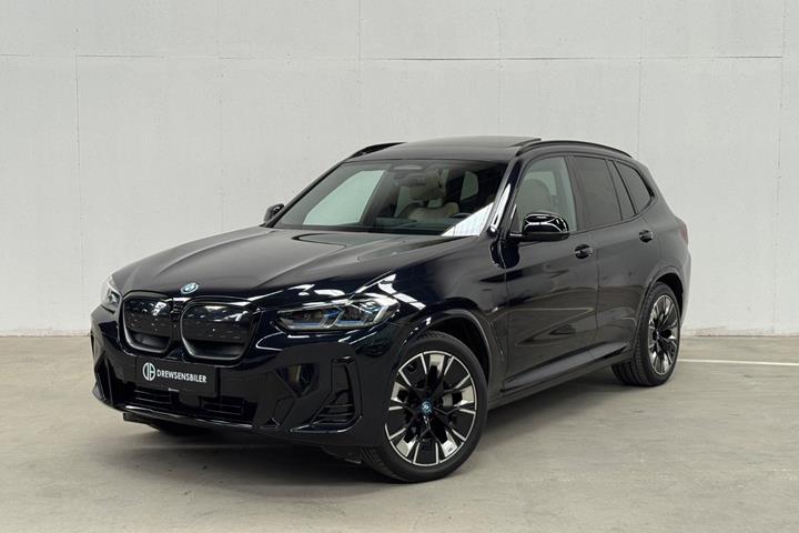 Sort BMW iX3 fra 2023 set udefra