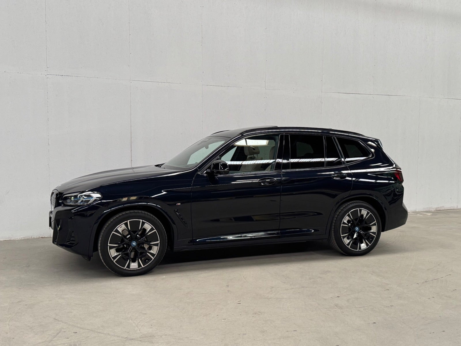 Sort BMW iX3 fra 2023