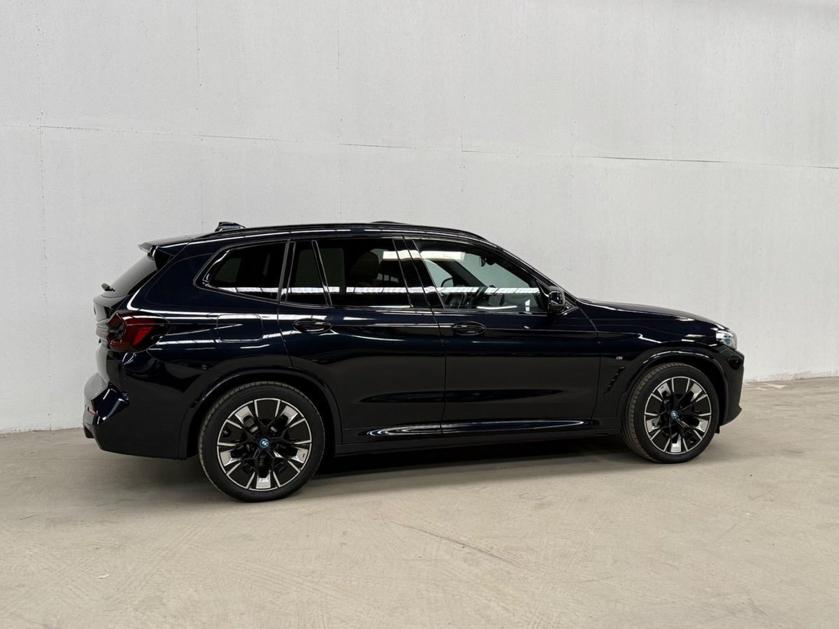 Sort BMW iX3 fra 2023