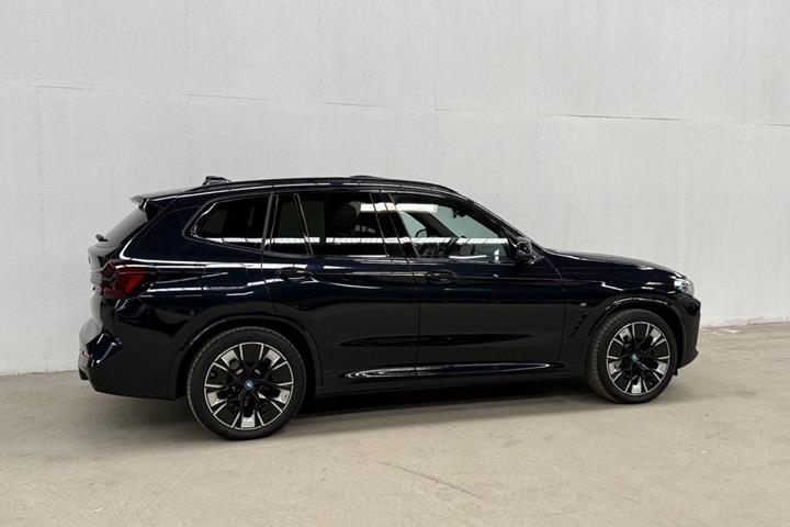 Sort BMW iX3 fra 2023