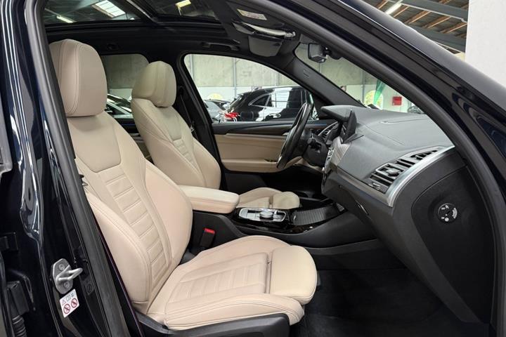 Sort BMW iX3 fra 2023