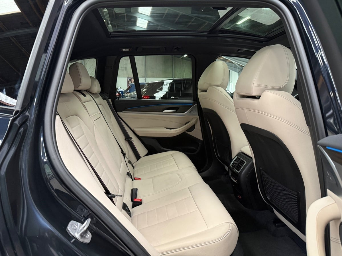 Sort BMW iX3 fra 2023