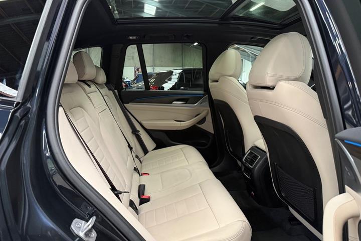 Sort BMW iX3 fra 2023