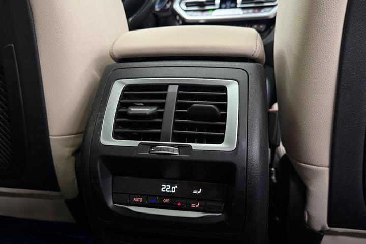 Sort BMW iX3 fra 2023