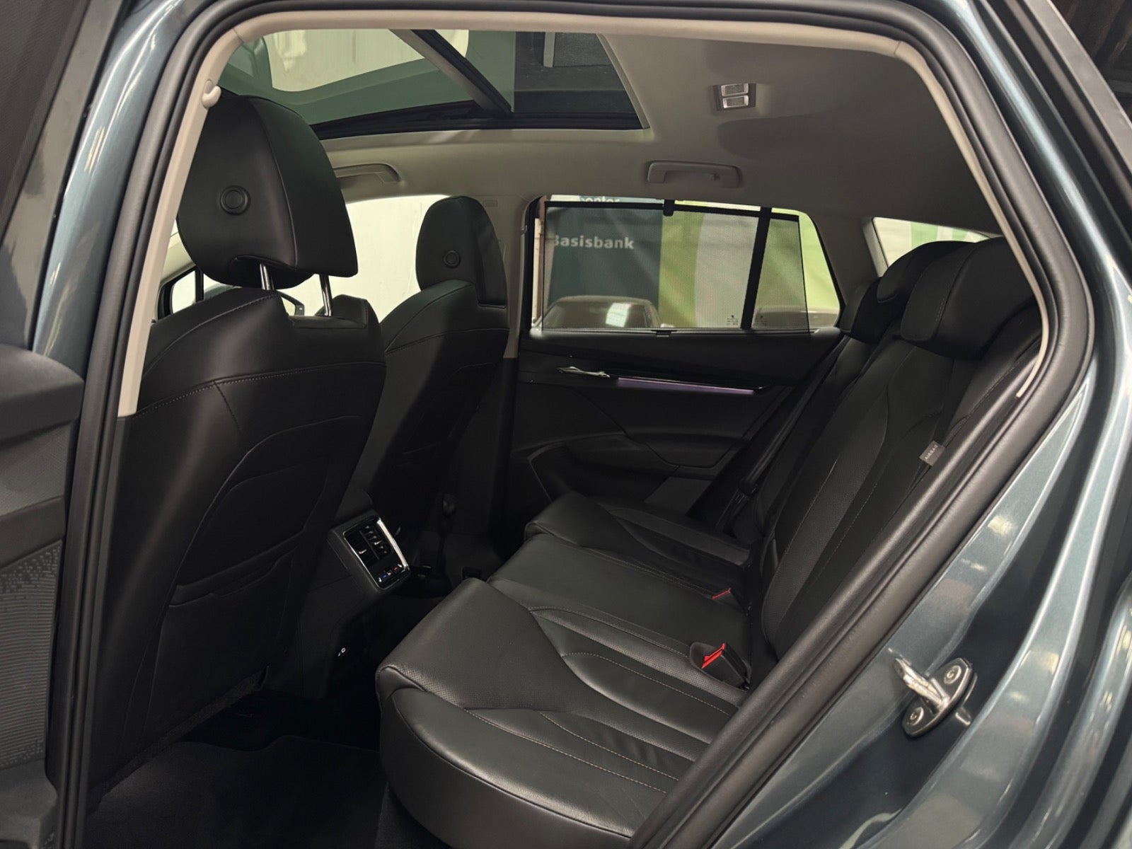 Grå Skoda Enyaq fra 2021