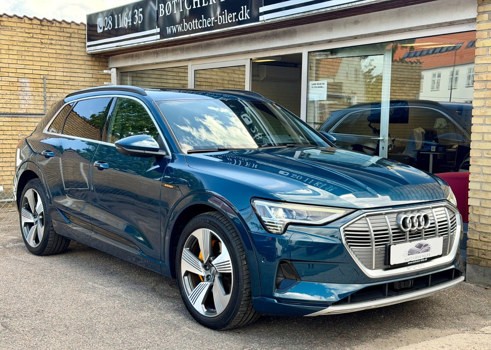 Blå Audi e-tron fra 2019