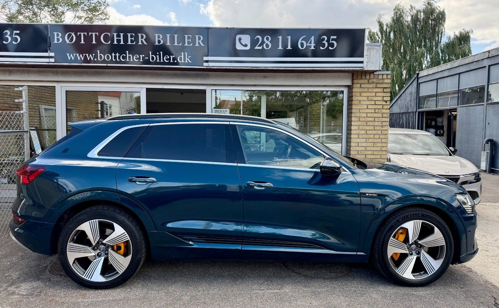 Blå Audi e-tron fra 2019