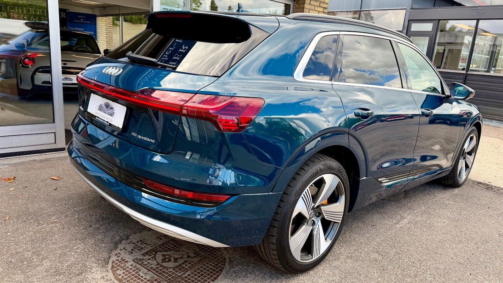 Blå Audi e-tron fra 2019